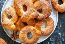 Ciambelline al vino con nocciole e mandorle