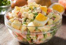 Insalata russa di Natale | con verdure, maionese ed uova Insalata russa di Natale