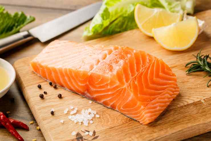 Tagliatelle al salmone profumate all'arancia - ricettasprint