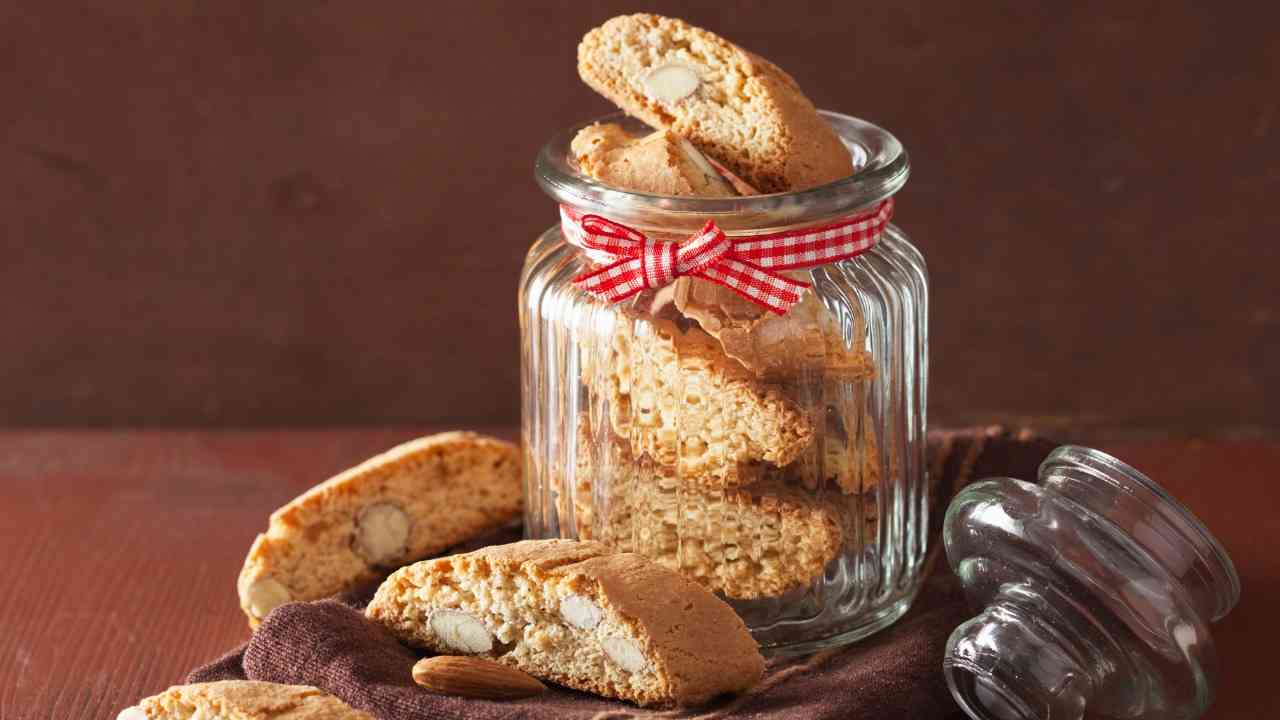 Biscotti Di Natale Nocciole.Tozzetti Umbri Biscotti Con Nocciole E Mandorle Per Il Natale