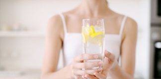 acqua tiepida e limone i benefici - ricettasprint