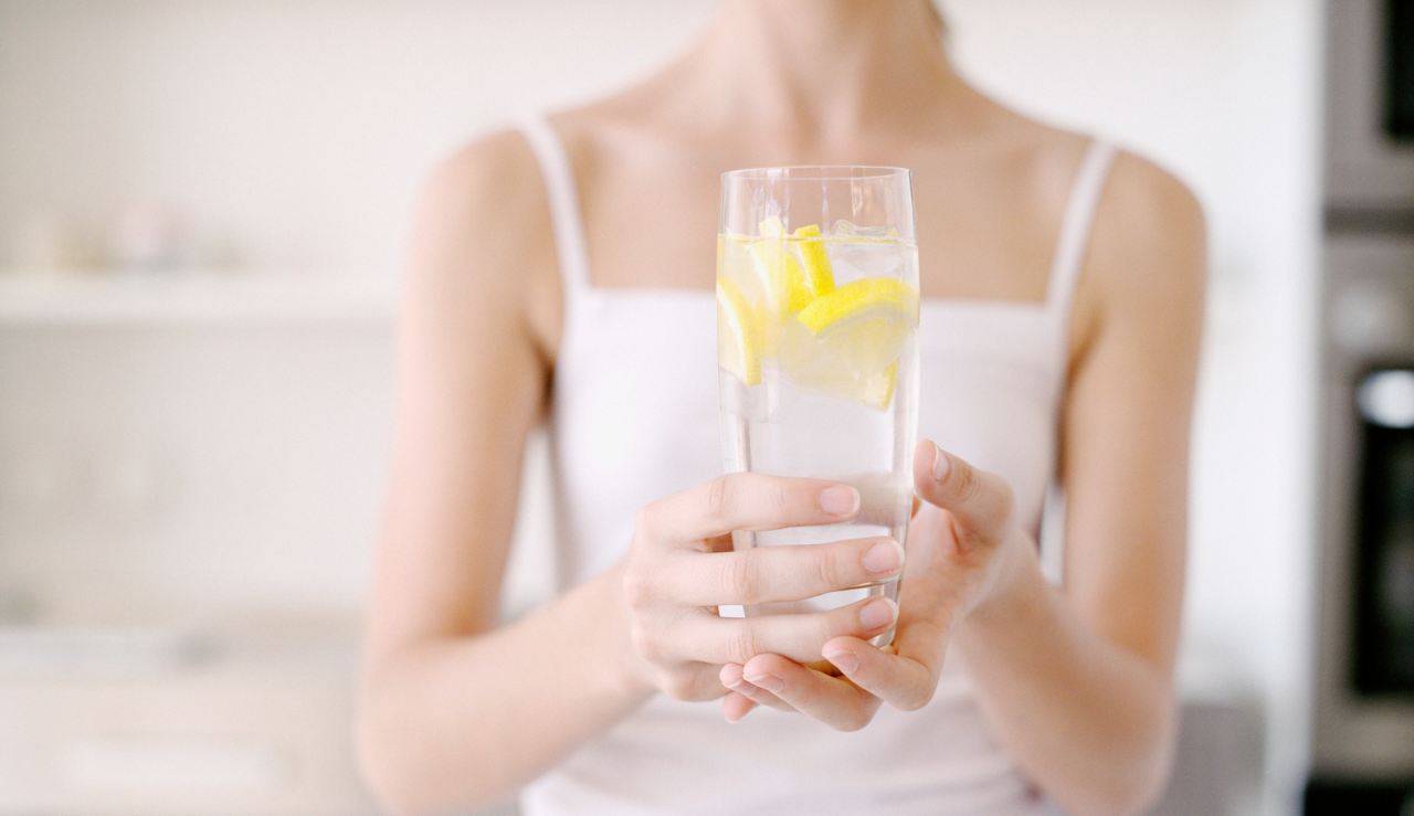 acqua tiepida e limone i benefici - ricettasprint