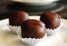 Tartufi di pandoro al cioccolato | per smaltire il pandoro in eccesso Tartufi di pandoro al cioccolato