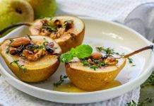 Pere al forno con noci e uva passa