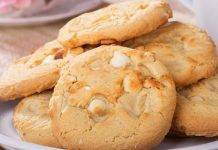 Biscotti alla vaniglia e cioccolato bianco | Pronti in 10 minuti biscotti alla vaniglia e cioccolato bianco - ricettasprint