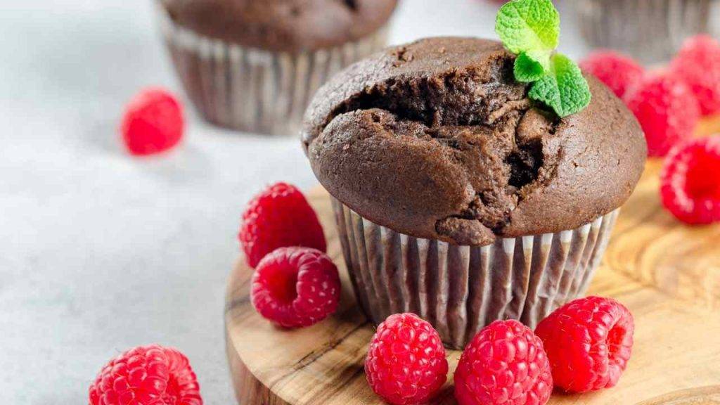 Muffin al cioccolato e lamponi