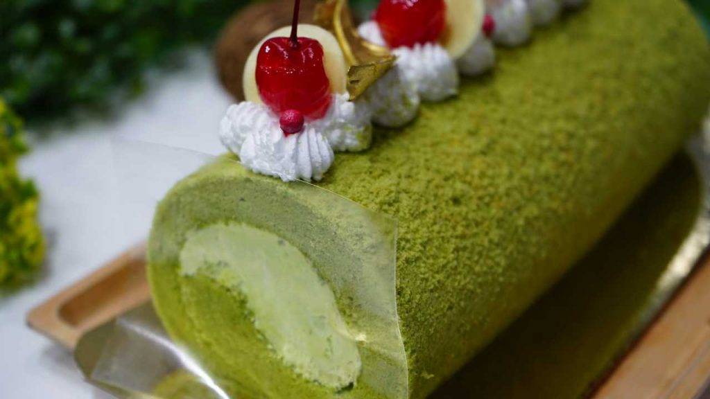 Rotolo al tè verde con crema chantilly