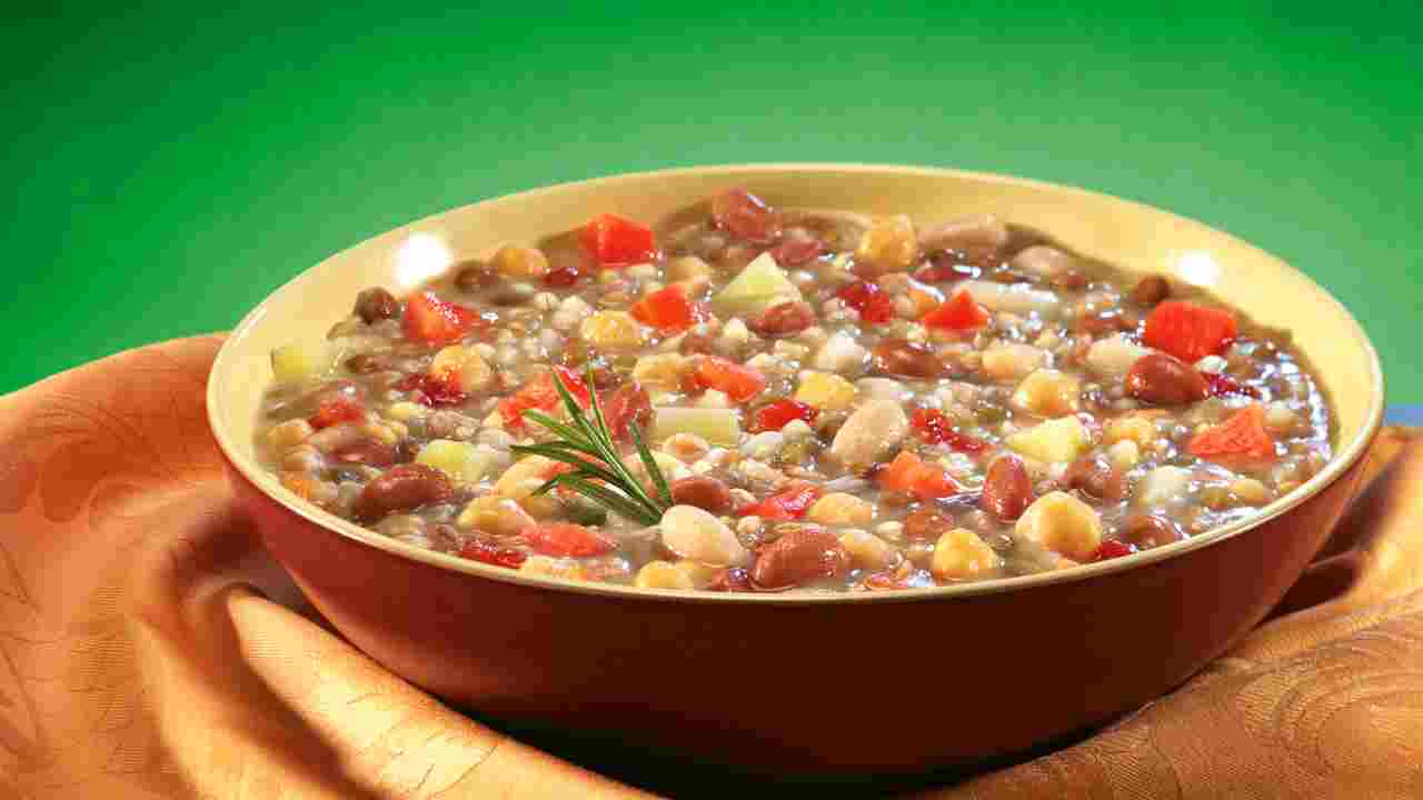 Minestra Di Natale.Minestra Con Farro Patate E Pomodoro Ricetta Preparazione