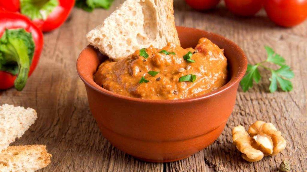 Salsa di peperoni e noci