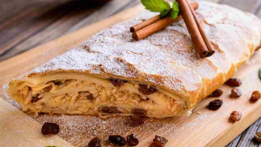 Strudel di mele e uva passa