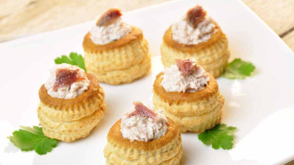 Vol au vent con crema acciughe