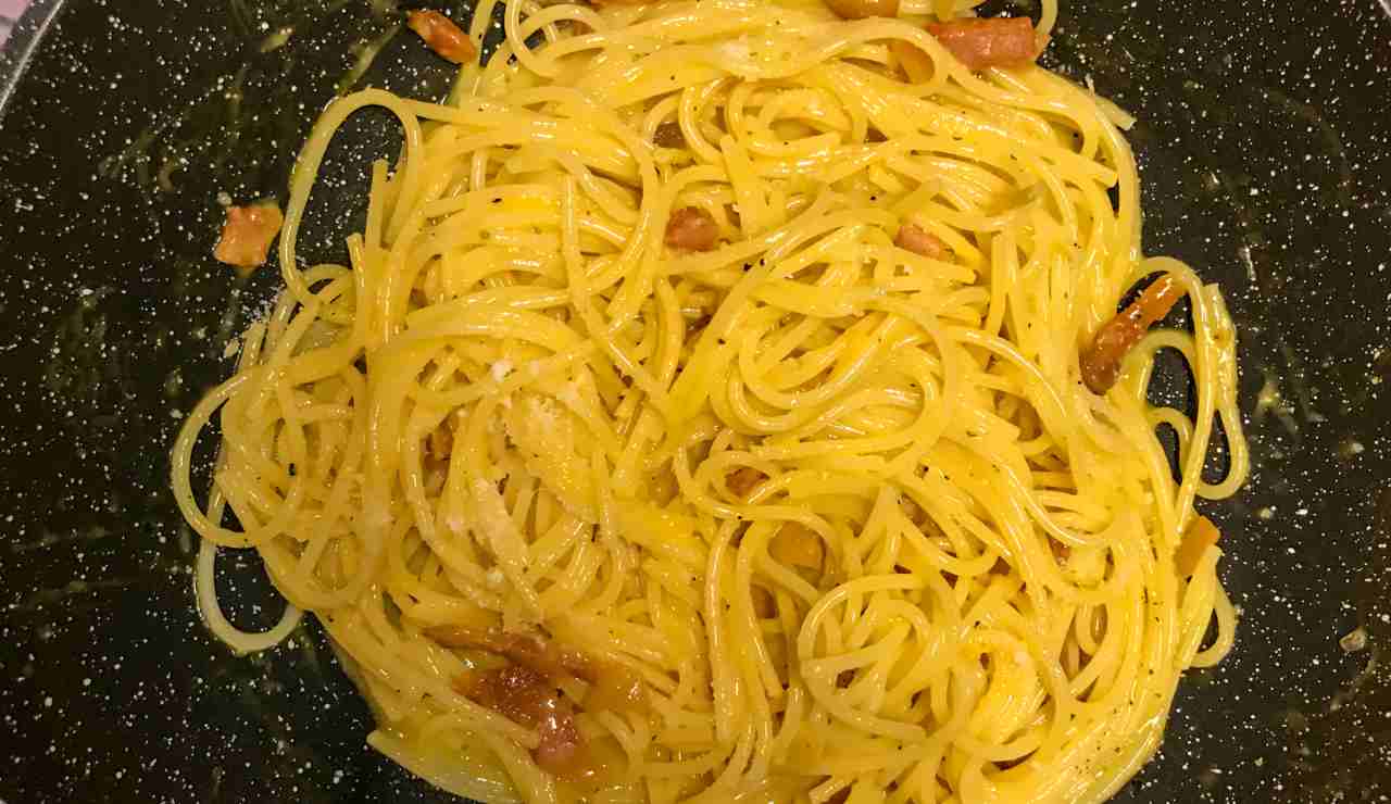 spaghetti alla crema di ricotta zafferano e guanciale -ricettasprint