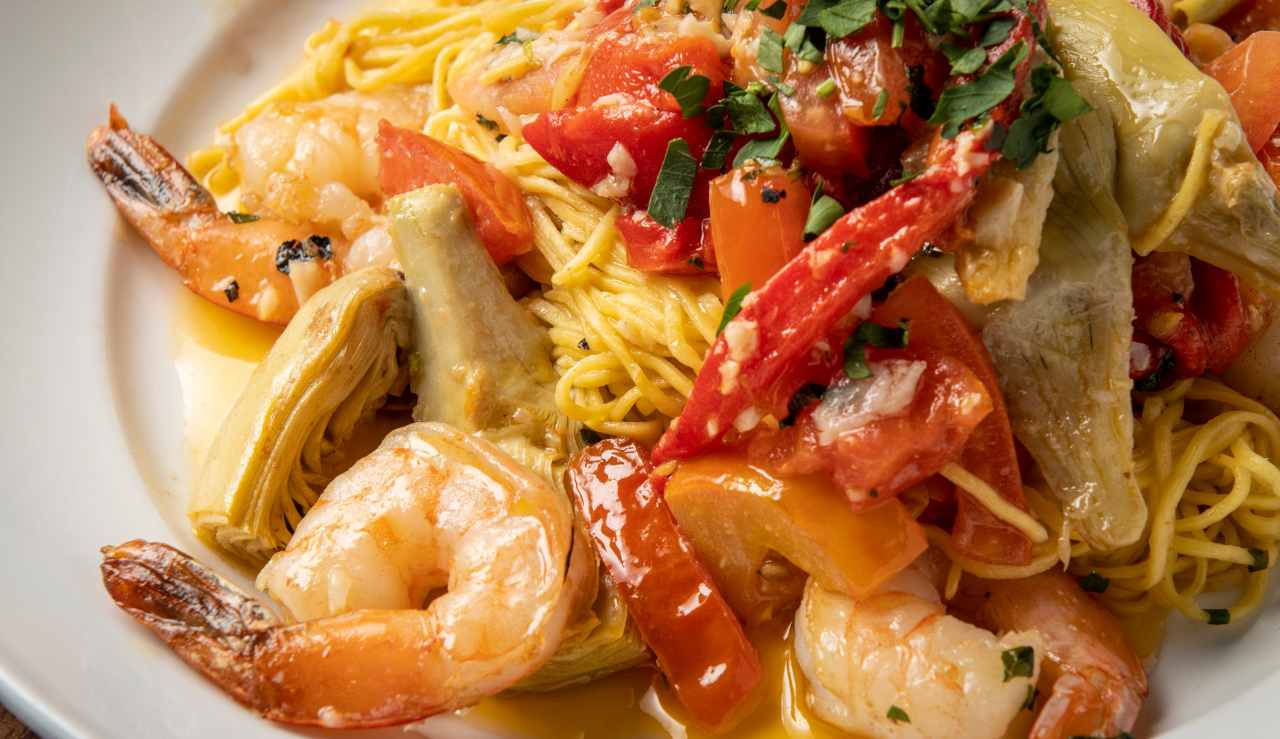 Spaghetti gamberi peperoni e carciofi - ricettasprint
