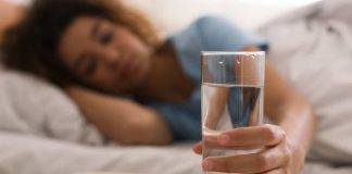 bere acqua prima dormire fa bene o no - ricettasprint