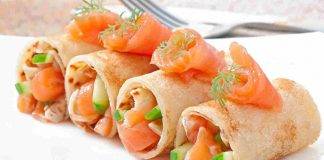 Involtini di crepes con salmone e caprino