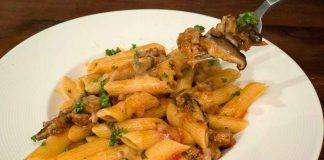 penne ai funghi in salsa rosè - ricettasprint