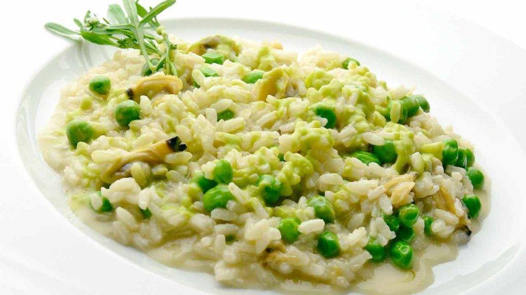 Risotto con piselli e vongole