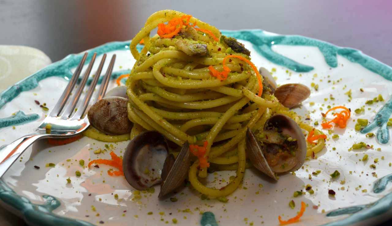 spaghetti con pistacchio e vongole - ricettasprint