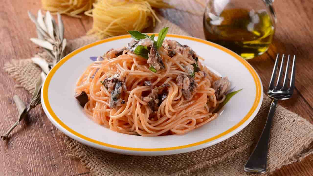 Spaghetti con le alici alla siciliana