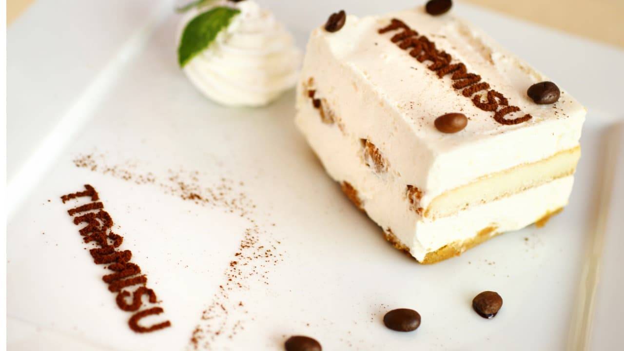 Tiramisù crema a latte paradiso senza uova e senza caffè