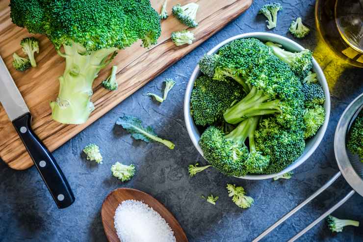 Pizza ripiena con broccoli e salsiccia - ricettasprint