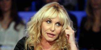 antonella clerici critiche per fuga in normandia - ricettasprint