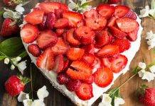 Torta cuore di crema a limone e fragole, il tuo dolce San Valentino! Cuore di crema a limone e fragole