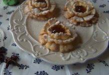 Rose di Carnevale, bocconcini fritti a forma di bocciolo Rose di Carnevale