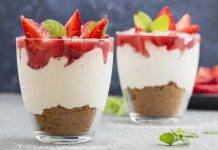 Crema di ricotta con fragole | Dessert pronto in 10 minuti! Crema di ricotta con fragole - ricettasprint