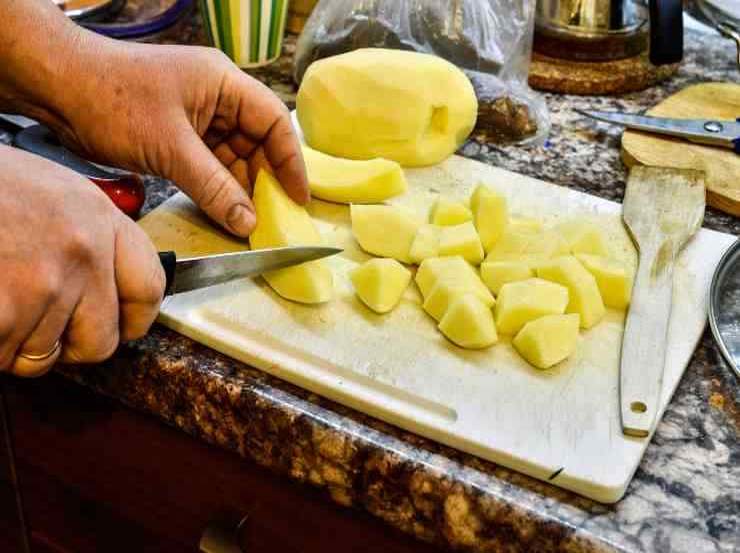 Patate e zucchine in padella