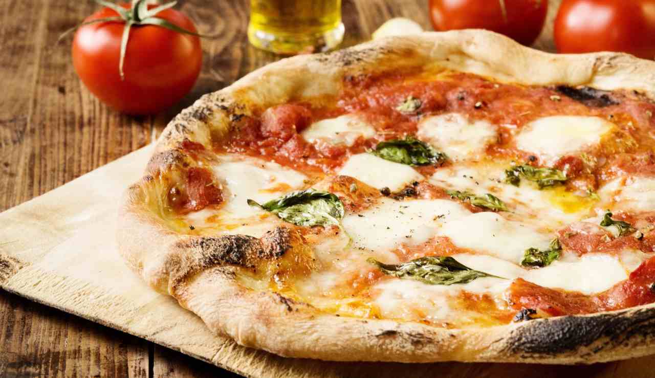 Pizza Margherita come in pizzeria - ricettasprint