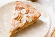 Torta di mele e pasta di mandorle, un morbida dolcezza Torta di mele e pasta di mandorle