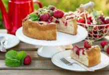 Torta soffice light alle fragole | Golosità senza troppi grassi Torta soffice light alle fragole - ricettasprint