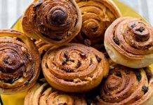 Girelle lievitate con cioccolato fondente