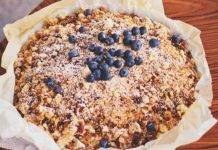 Crumble di pere e cioccolato con mirtilli - ricettasprint