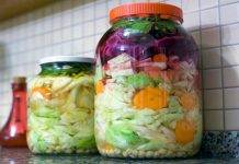 Giardiniera di verdure in agrodolce | Come preparala giardiniera di verdure