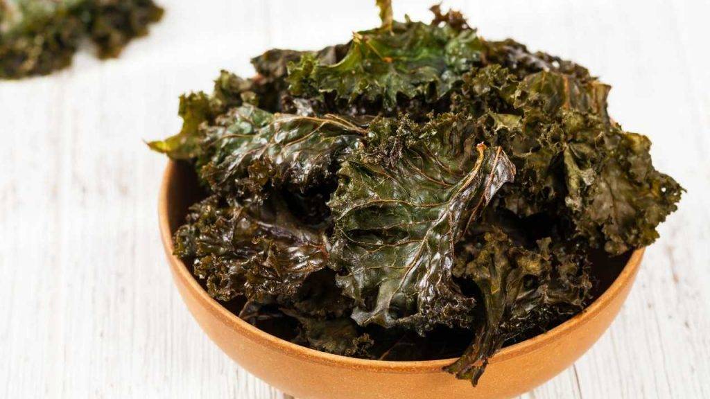 Chips di cavolo nero con curcuma