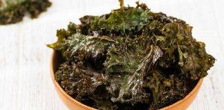 Chips di cavolo nero con curcuma