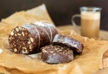 Salame di cioccolato agli amaretti | Facile super golosità salame di cioccolato agli amaretti - ricettasprint