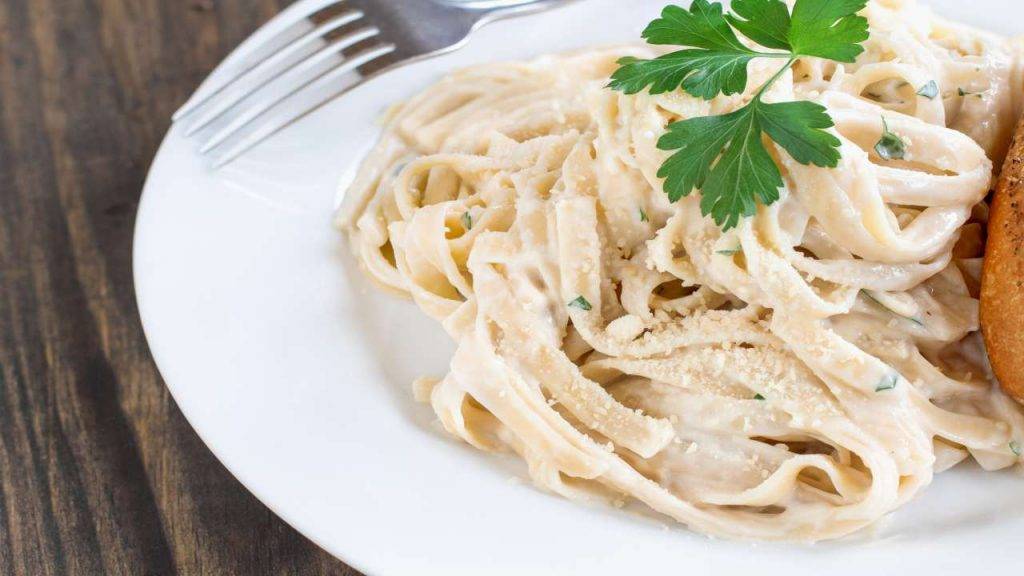 spaghetti con uova e cipolla - ricettasprint