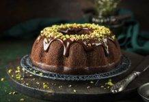 Torta al pistacchio e triplo cioccolato | Golosa e cremosa torta al pistacchio e triplo cioccolato - ricettasprint