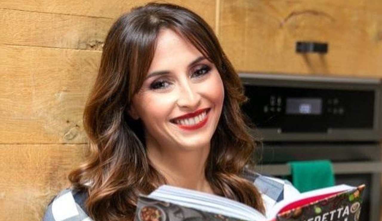 Benedetta Parodi Presenta La Figlia Irriconoscibile Video