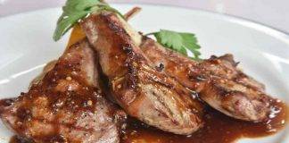 Costolette di agnello con brodo