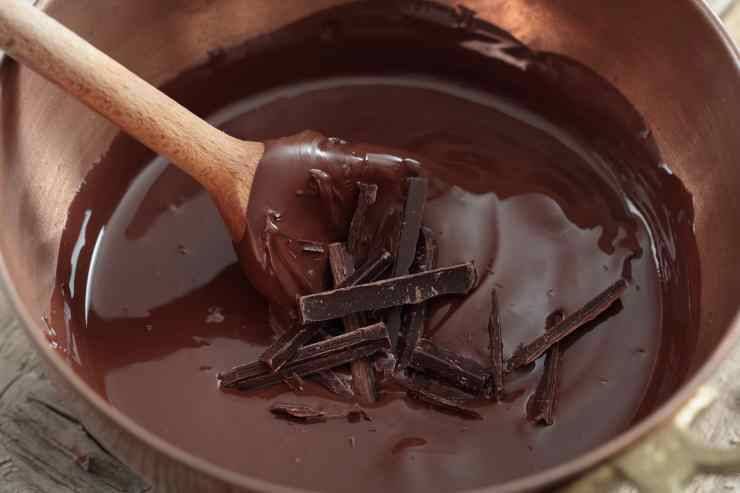 Crostata meringata al cioccolato e caramello e burro salato FOTO ricettasprint