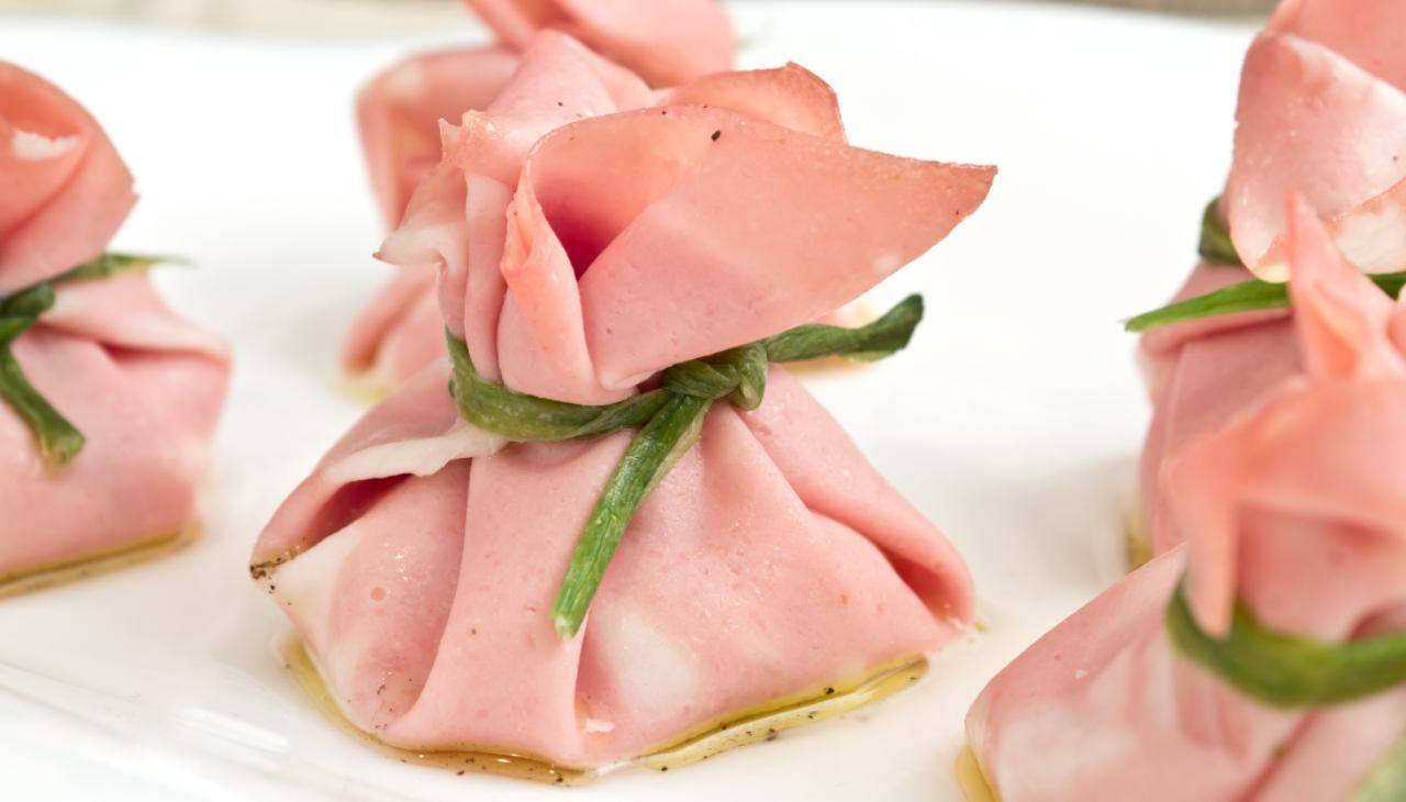 Fagottini di mortadella caprino miele e pistacchio - ricettasprint