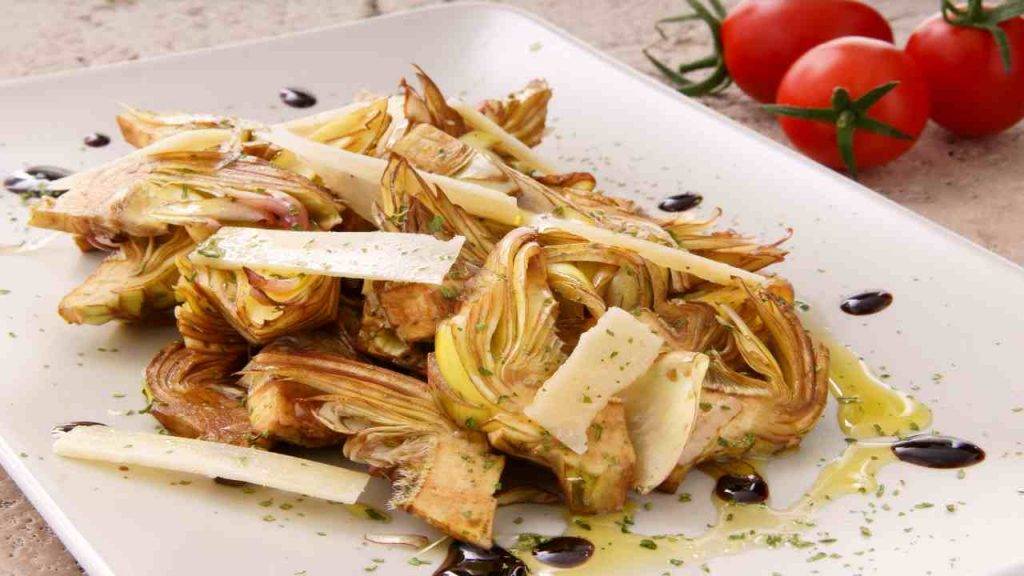 Insalata ddi carciofi con scaglie di parmigiano