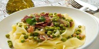 Pappardelle con piselli e speck