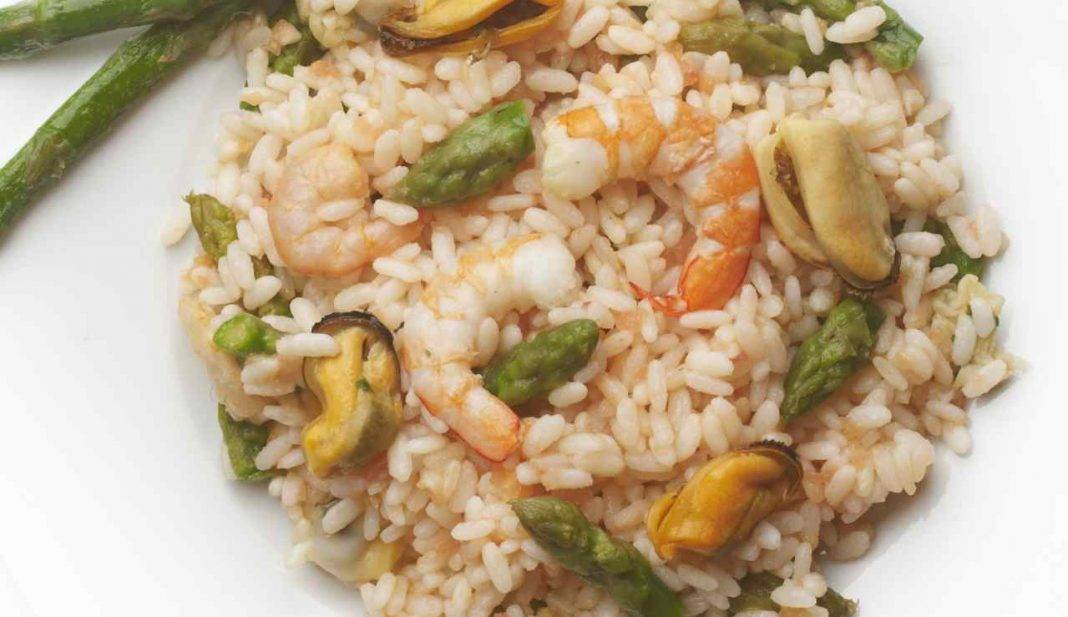 Risotto con asparagi gamberi e cozze Tutto sapore e bontà