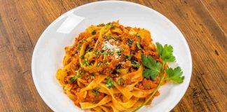 Tagliatelle al ragù di peperoni - ricettasprint