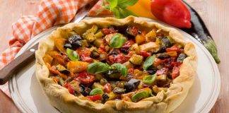 Torta salata con verdure miste e olive - ricettasprint